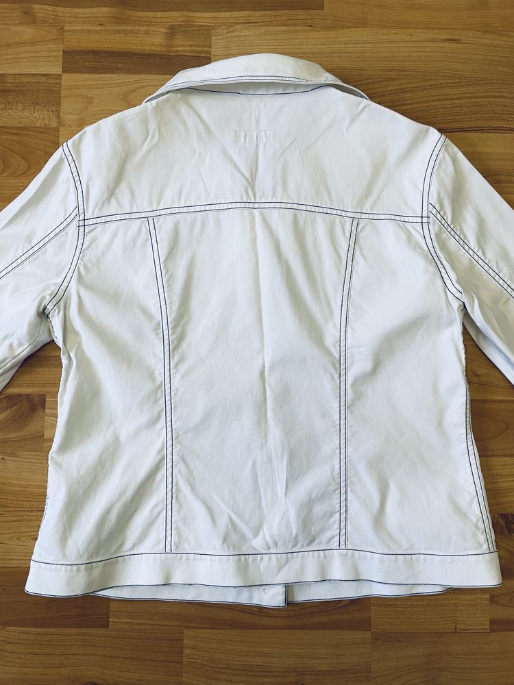 Нова білосніжна куртка Aust !!! Розмір M / L (42)