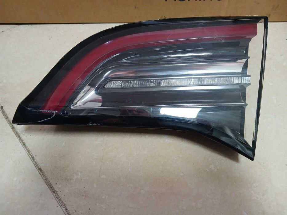 Фара Ліхтар задній правий в ляду Tesla Model 3 Тесла 2022 оригінал