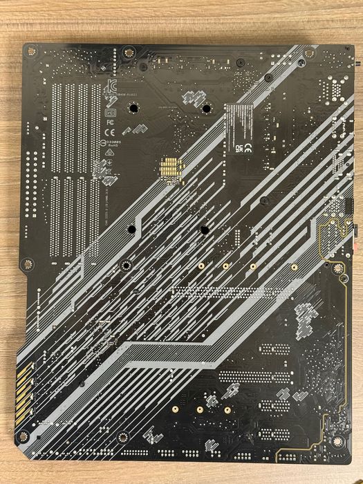 Материнська плата Asus TUF Gaming B450-Plus II не стартує