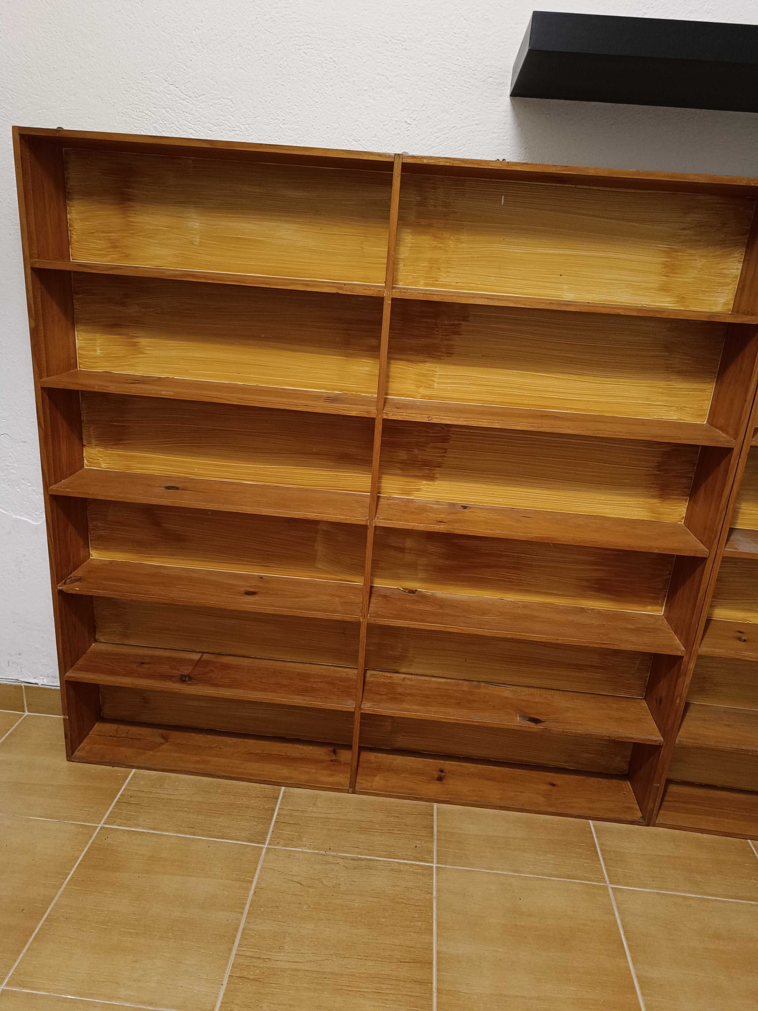Móveis de DVDs feitos à mão