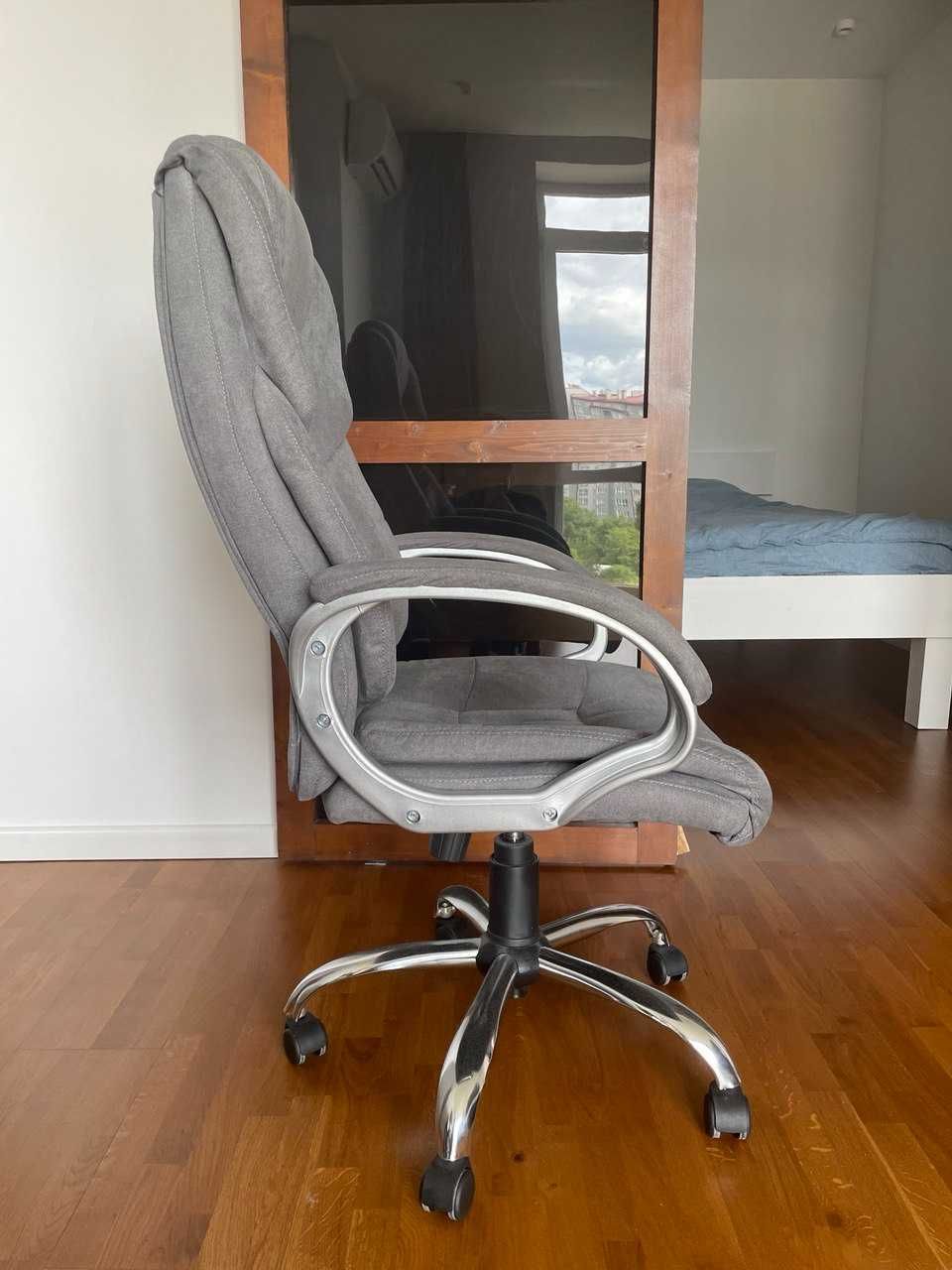 Офісне крісло вживане