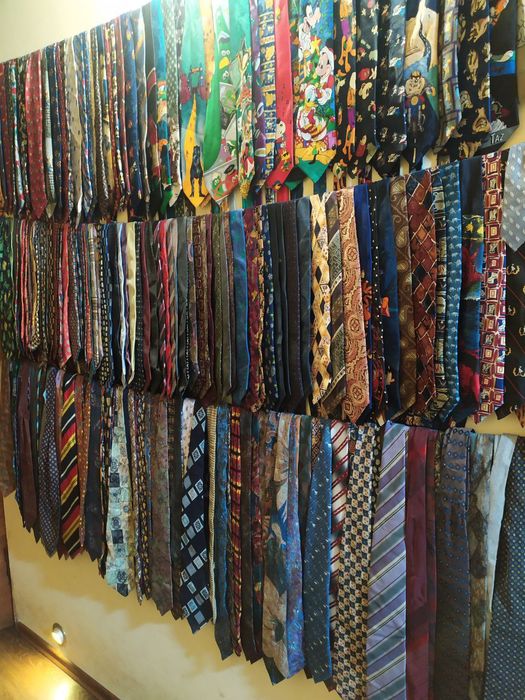 Продам коллекцию галстуков.