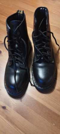 Sprzedam buty męskie dr Martens r 43 w idealnym stanie