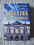 UCIECZK PRZED BOMBAMI - Leszek Adamczewski książka książki
