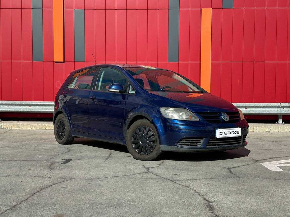 В продажі Volkswagen Golf Plus 2006 року випуску.