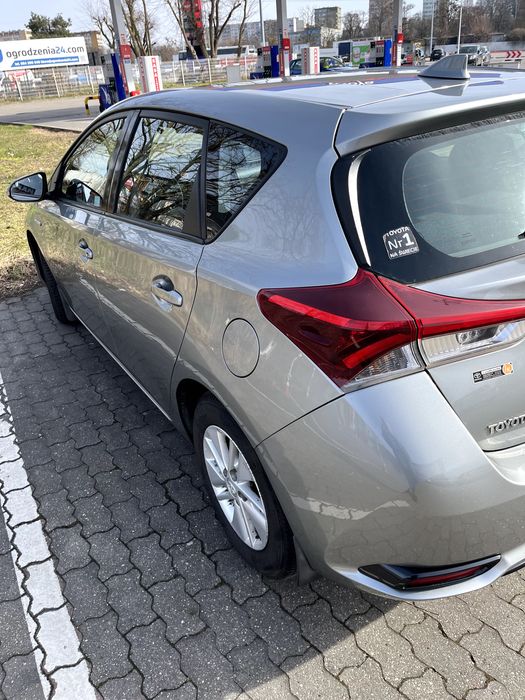 Auto idealne do miasta i na dłuższe trasy, ciche, komfortowe oszczędne