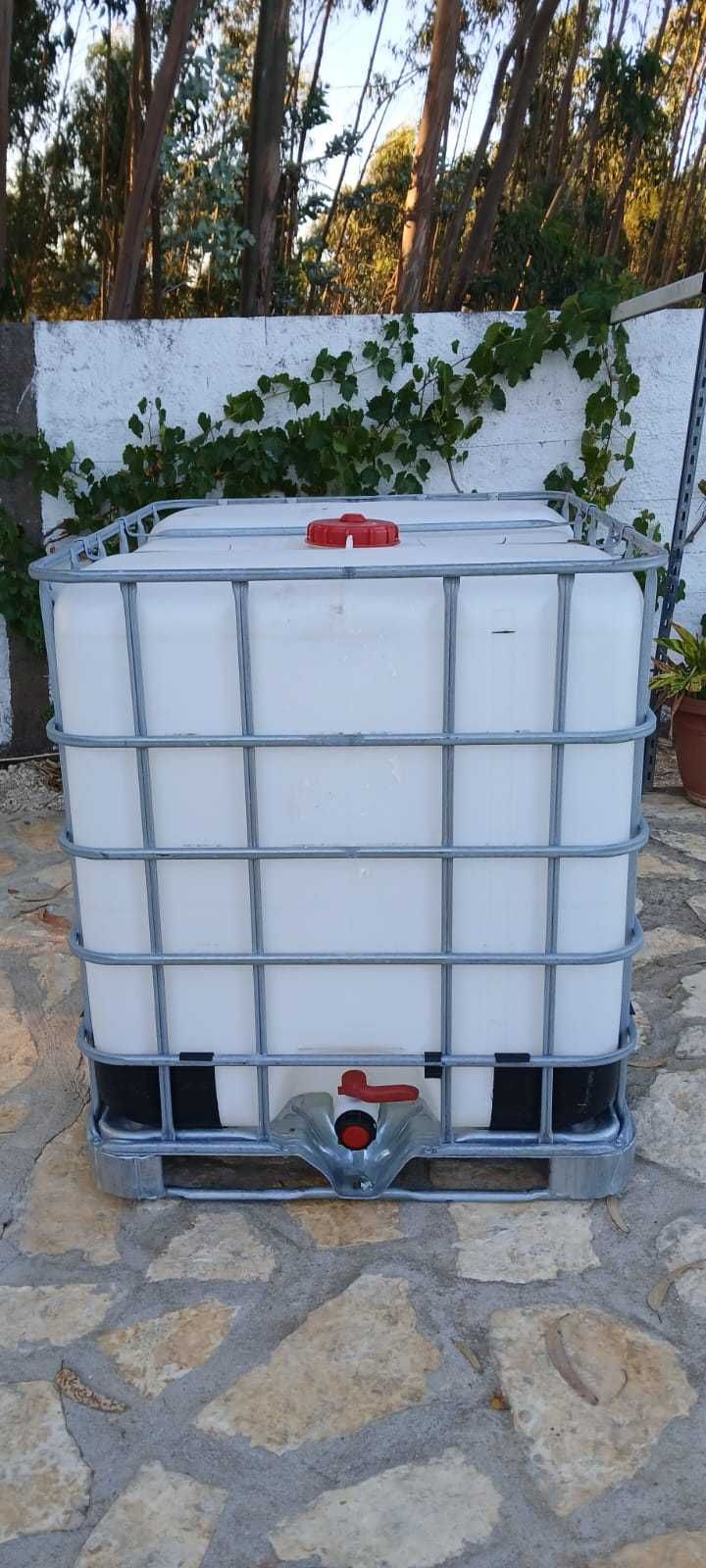 Depósito 1000L com estrutura em ferro