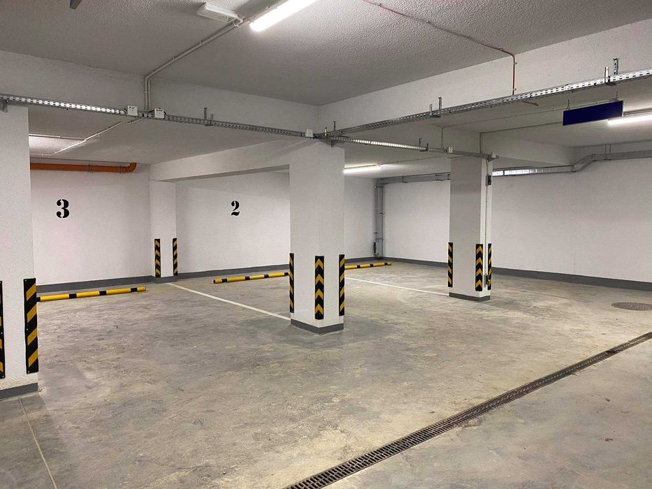 Miejsce parkingowe / postojowe / garaż / ul. Krajobrazowa