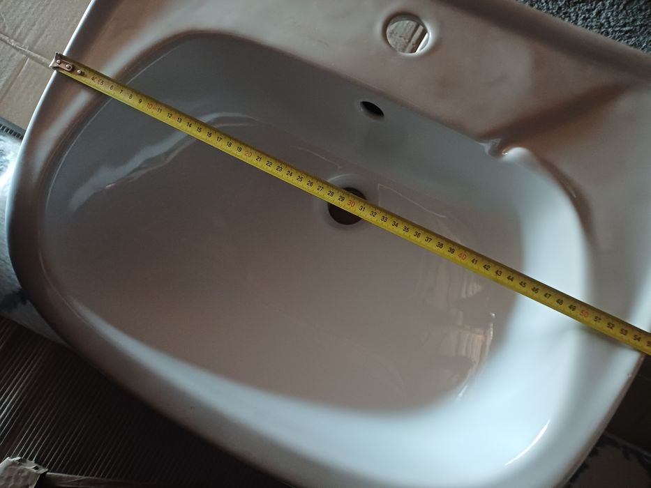 Nowa umywalka Koło z osłoną na syfon