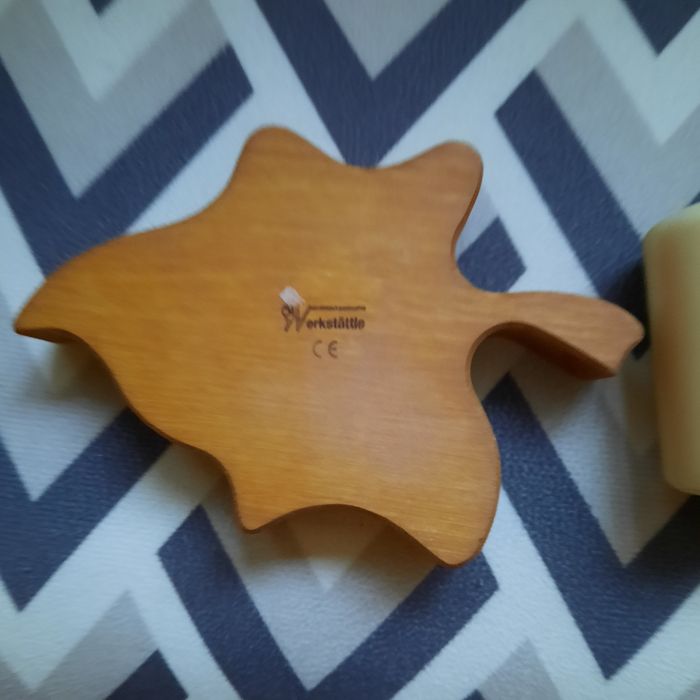 Дерев'яний підсвічник і свічка