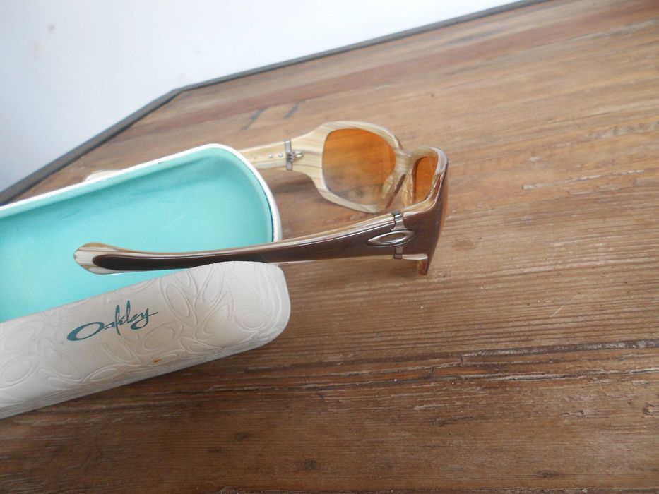 Oculos antigos vintage Oakley e design original Fatima Lopes