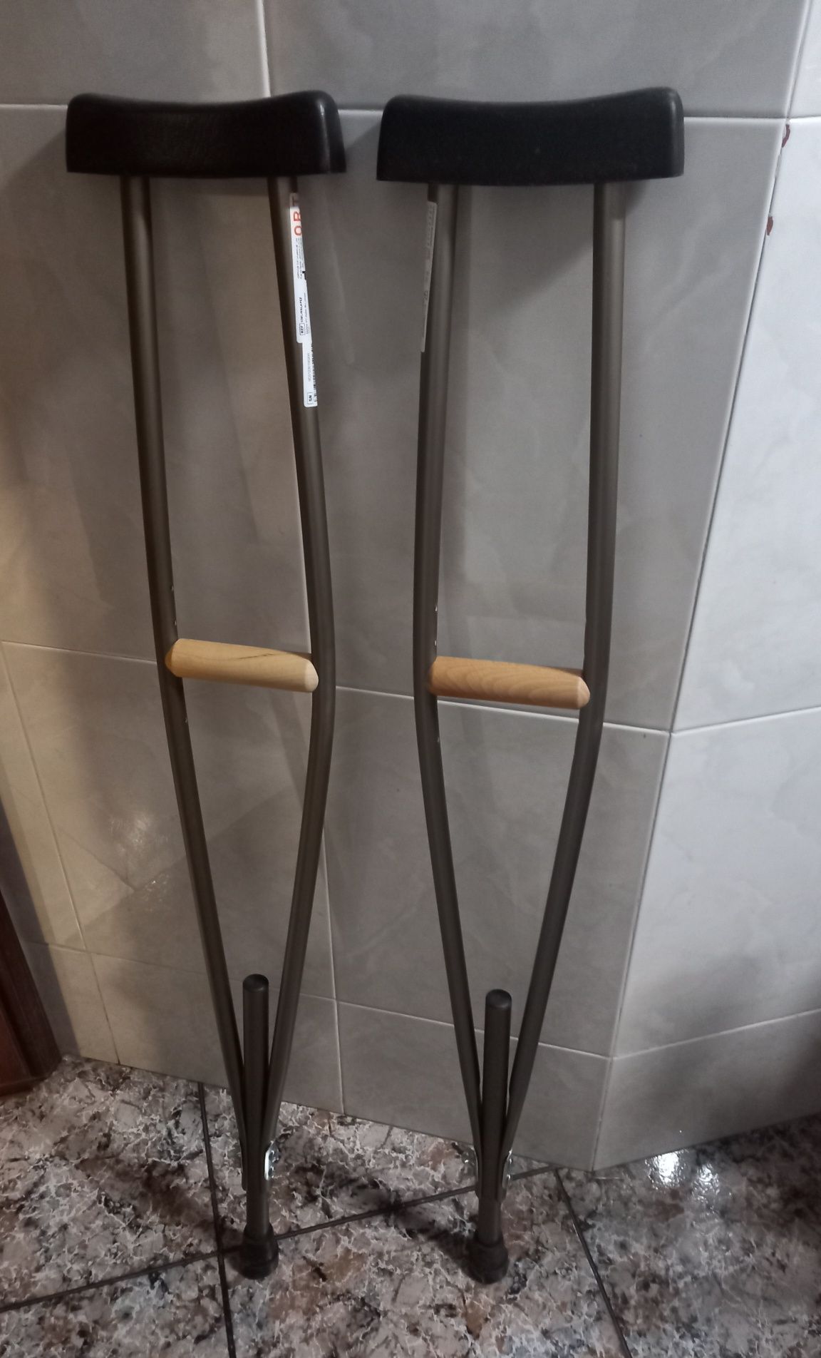 Muletas de apoio nunca usadas