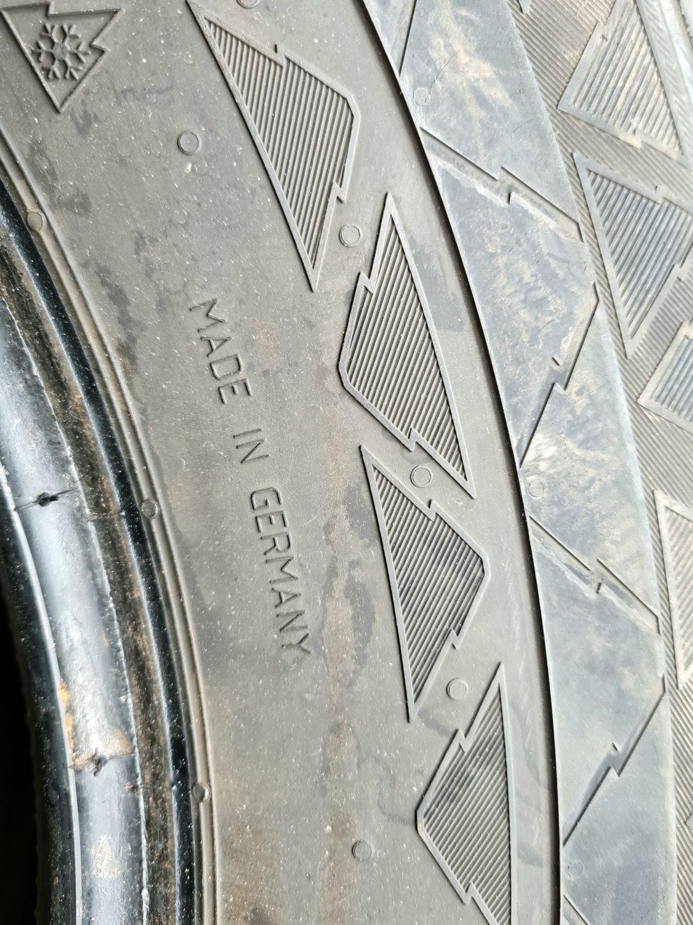 Шини 225/75 r16C (всесезонні)) Continental Vanco Winter 2