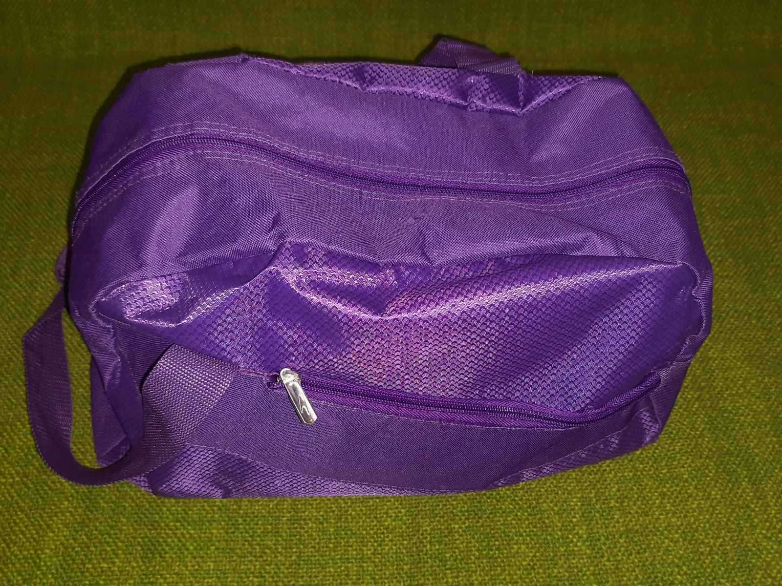 Стильная фиолетовая спортивная дорожная сумка. Германия.