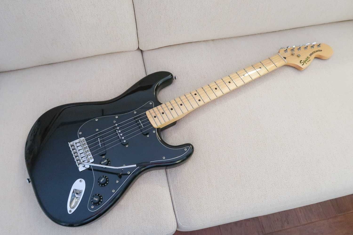 SQUIER Stratocaster by FENDER com upgrade.