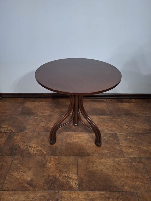 Stolik stylowy plus 2 krzesła