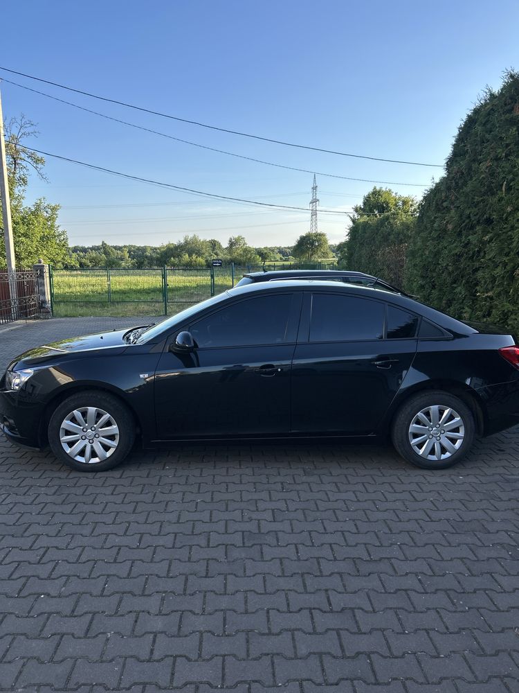 Chevrolet  Cruze  2011 рік седан в дуже хорошому стані варте уваги !!