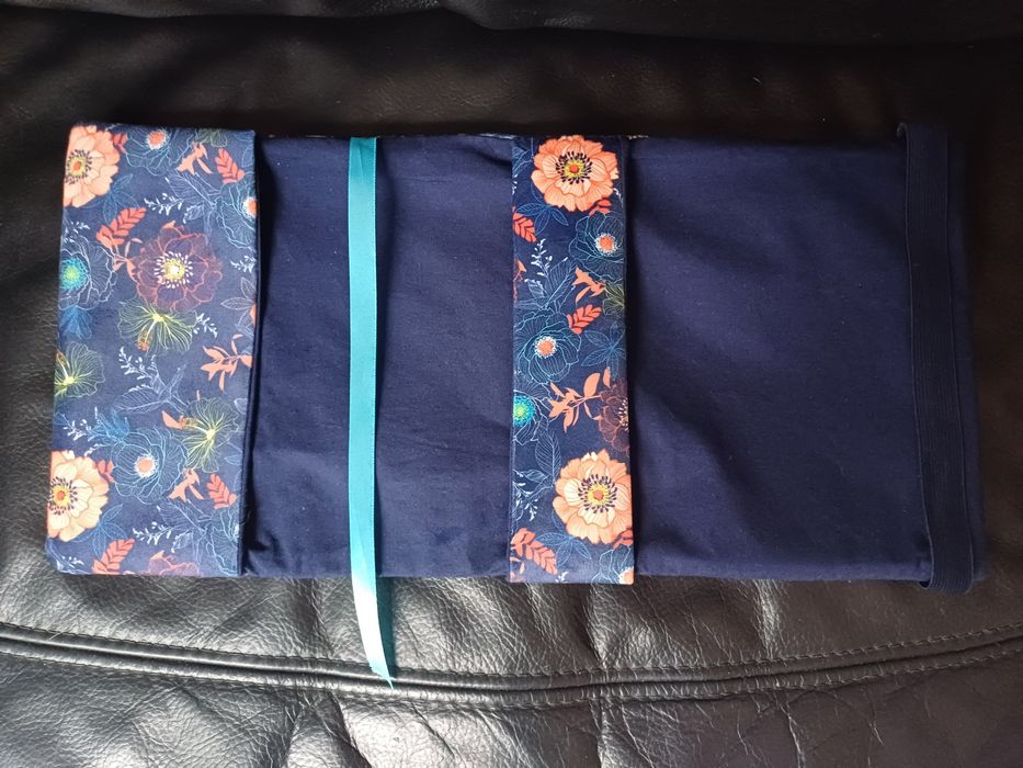 Nowy etui otulacz okładka na książkę uniwersalna handmade