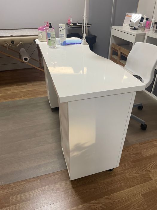Mesa de Manicure com Arrumação – Usada