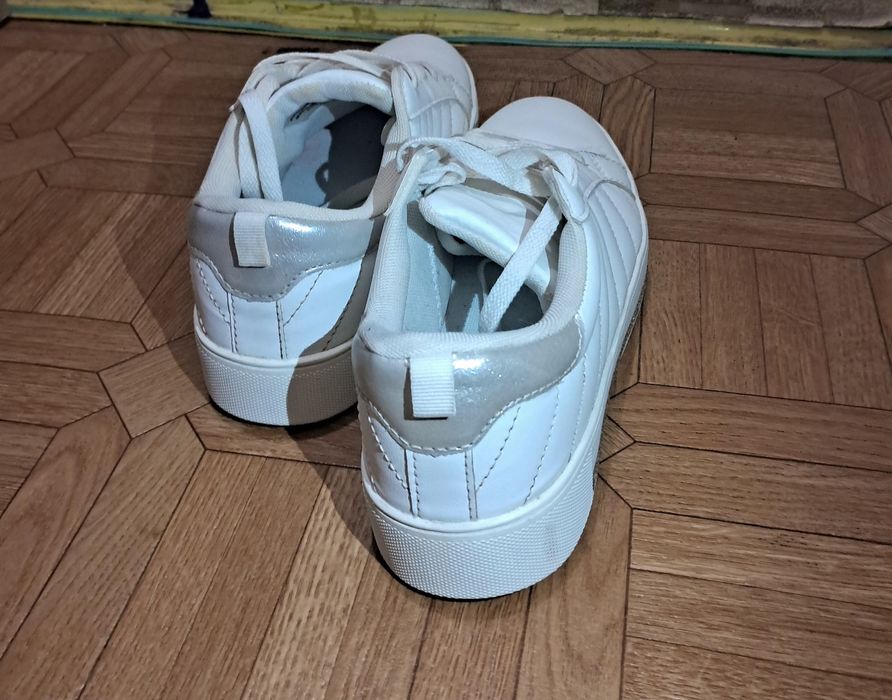 Продам кроссовки New Balance и кроссовки Primark женские