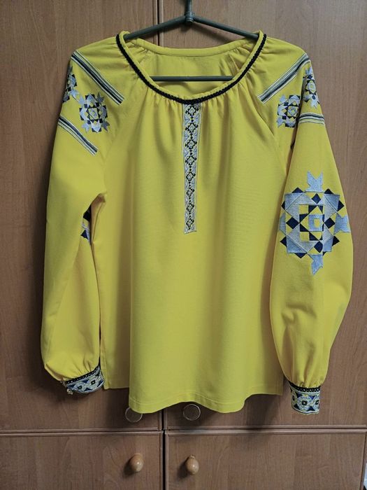 Вишиванка підліткова.