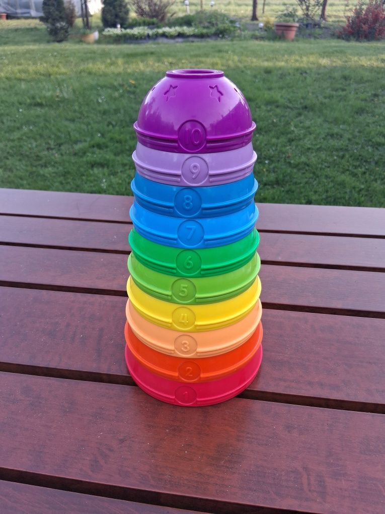 Wieża piramida kubeczki Fisher Price dla dziecka