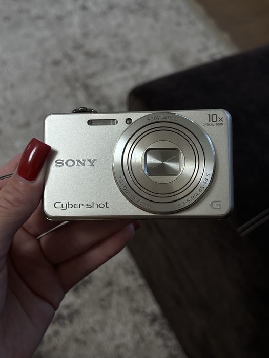 Цифровой фотоаппарат Sony Cyber