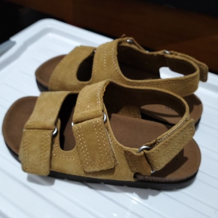 Sandálias Zara em pele 2 cores