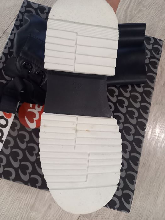 Чобіт жіночий чорного коліру 40р, шкіряні, утеплення  цигейка