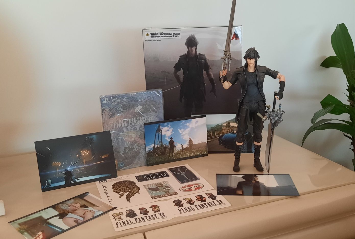 Final Fantasy XV Bundle (Noctis Play Arts Kai + jogo e filme selados)