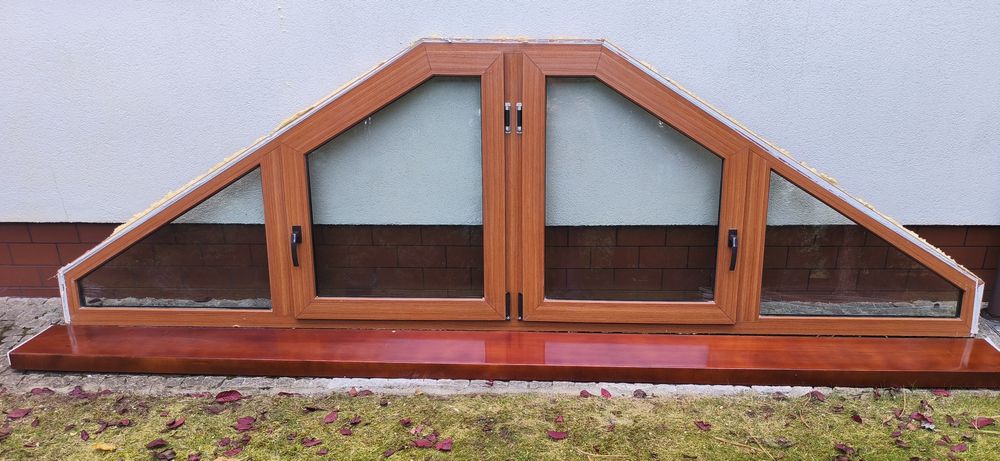 Okno  107 cm x 350 cm