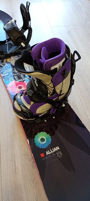 Deska snowboardowa Allian z wiązaniami, butami i torbą