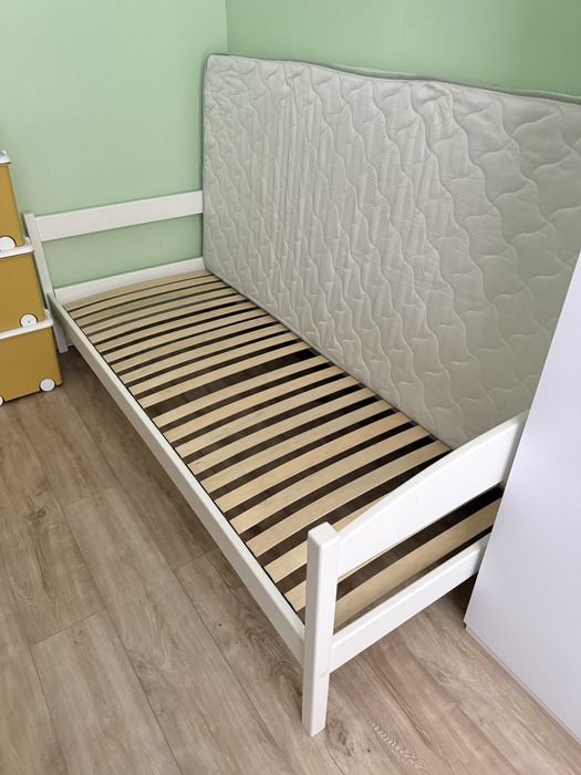 Ліжко дитяче з матрасом