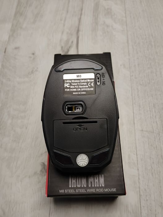 Myszka gamingowa M8 bezprzewodowa Iron Man