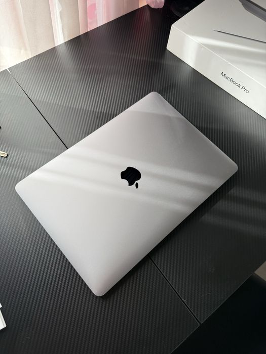 Продам MacBook Pro 2019