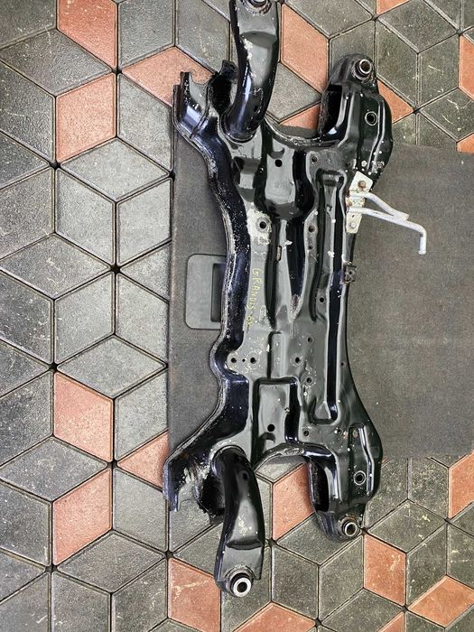 Передній підрамник Mitsubishi Grandis