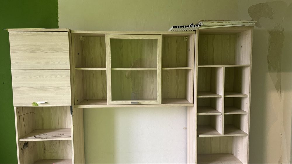 Meble ze śladami dużego zużycia