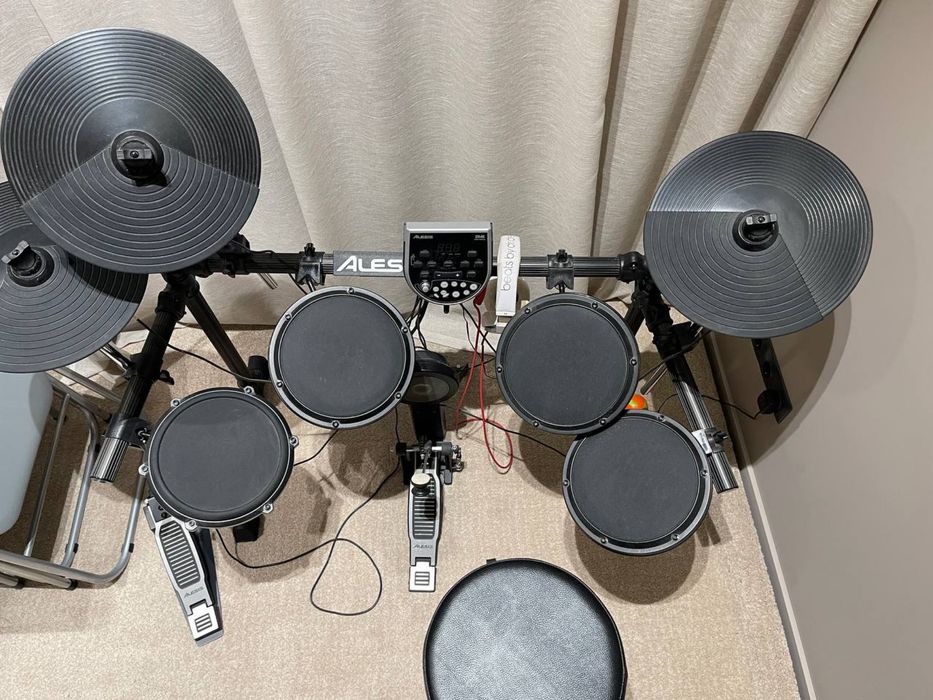 Alesis установка електронні барабани