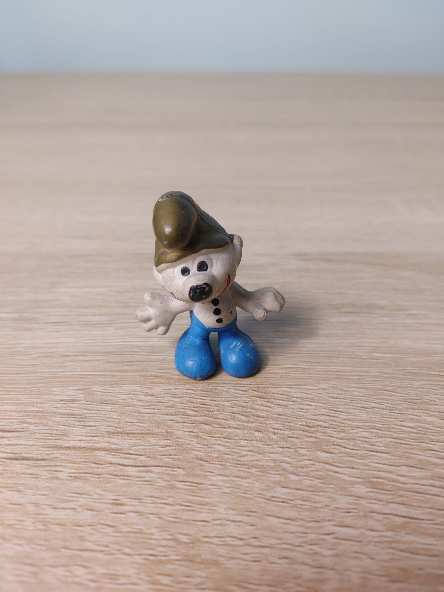 Figurka smerf smerfik smurf rzadki kolor biały unikat prl