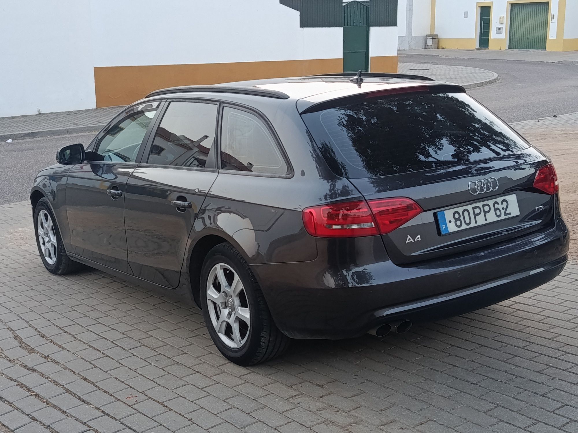 vendo ou troco audi A4 2.0 tdi B8 avant   245.000 kms reis 2011-08