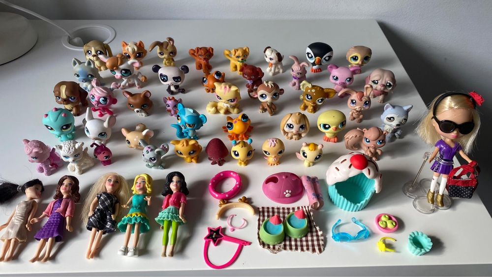 Lote de brinquedos - Littlest Pet Shop + bonecas + acessórios
