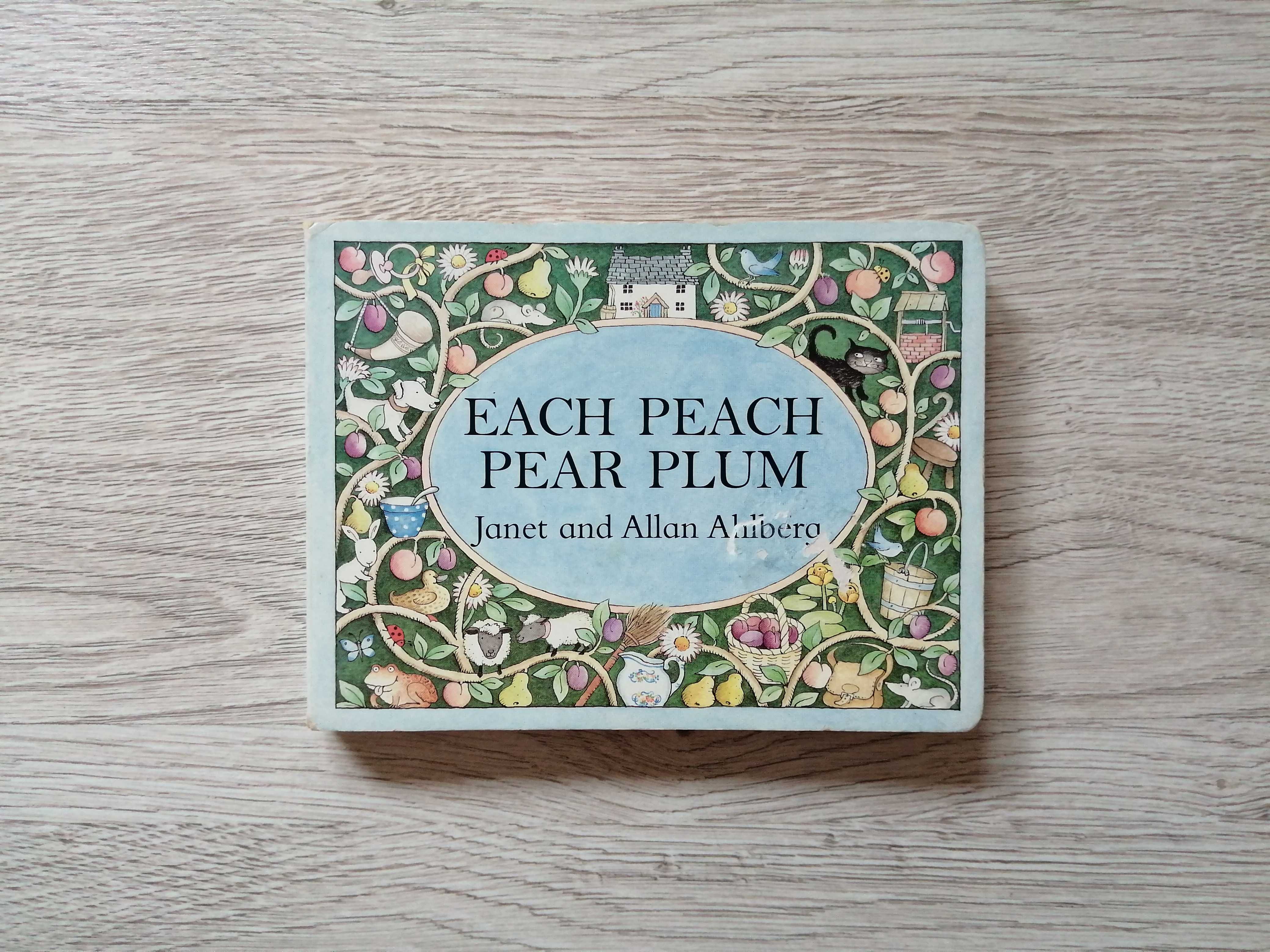 Each Peach Pear Plum książka po angielsku