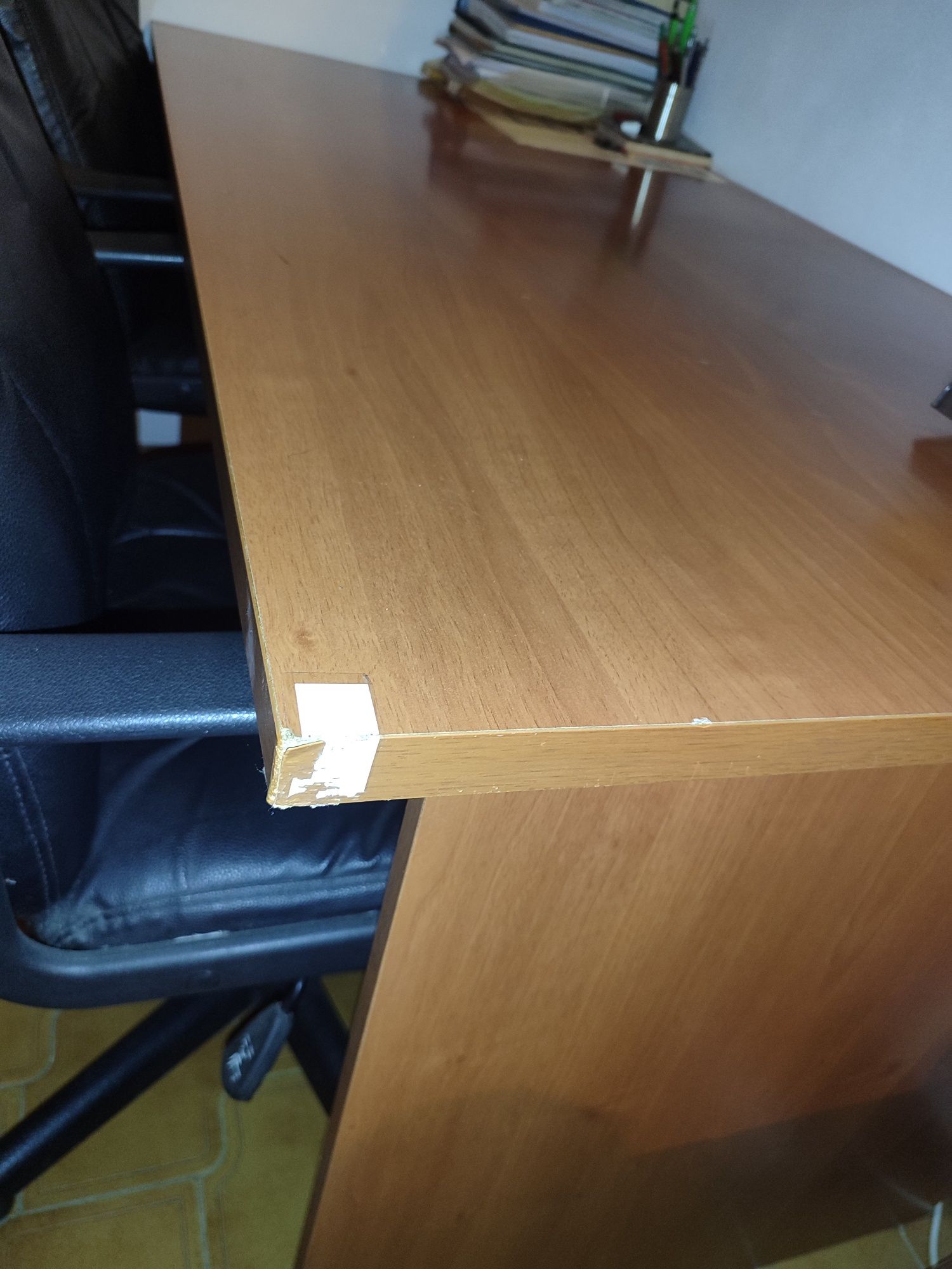 Mesa de escritório e 2 cadeiras