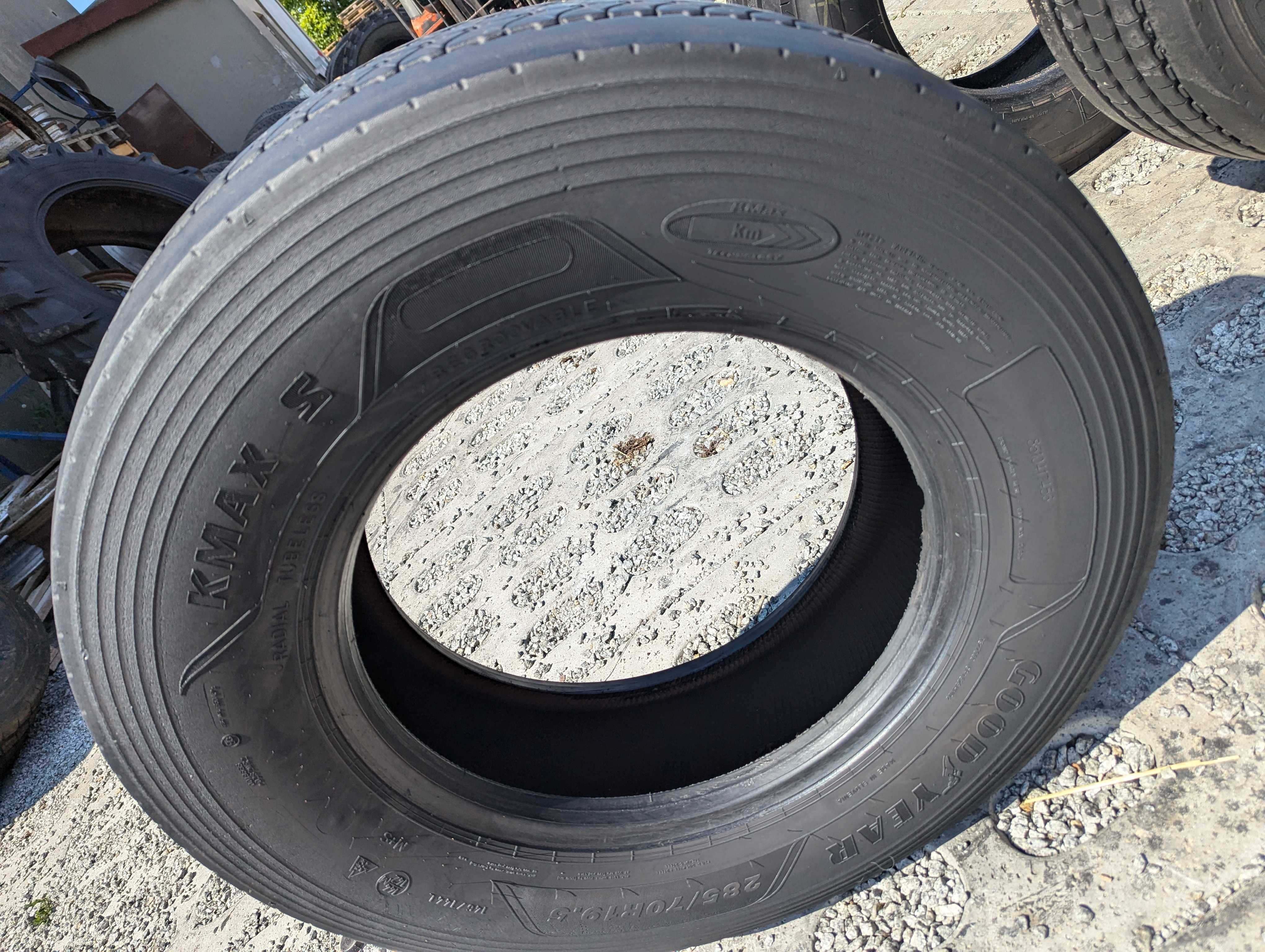 285/70R19.5 Goodyear Kmax S przód