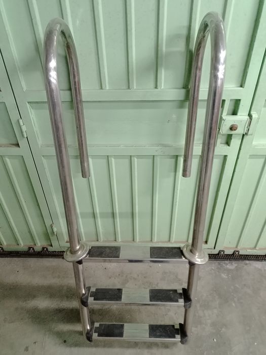 Escada piscina em inox