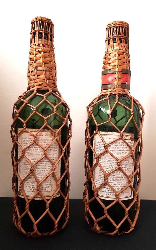 2 garrafas vintage Real Madeira seco com invólucro em vime (vazias)
