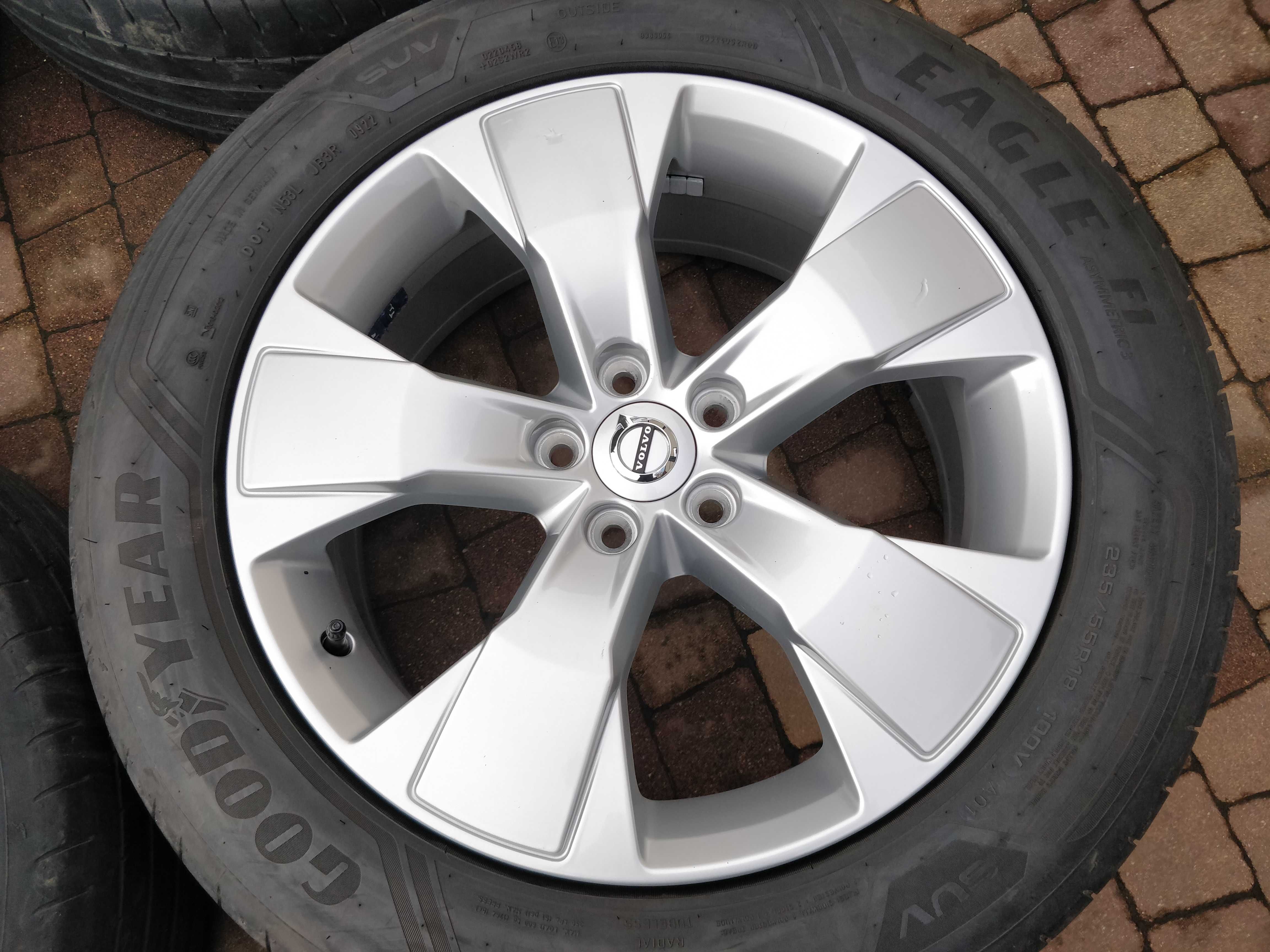 3436. Alufelgi 18" koła letnie Volvo XC40 oryginalne 235/55/18 2022r