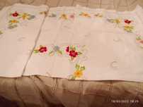 Toalha de mesa com bordado
