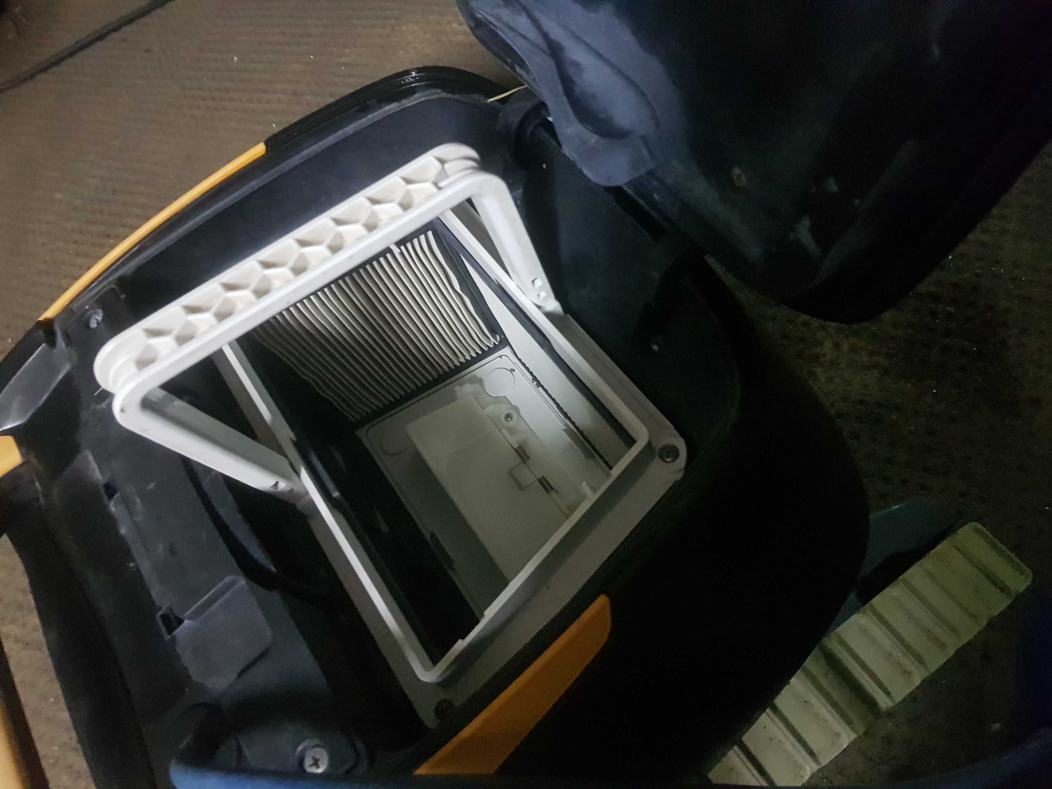 Robot basenowy Delfin E25 odkurzacz czyści dno i ściany