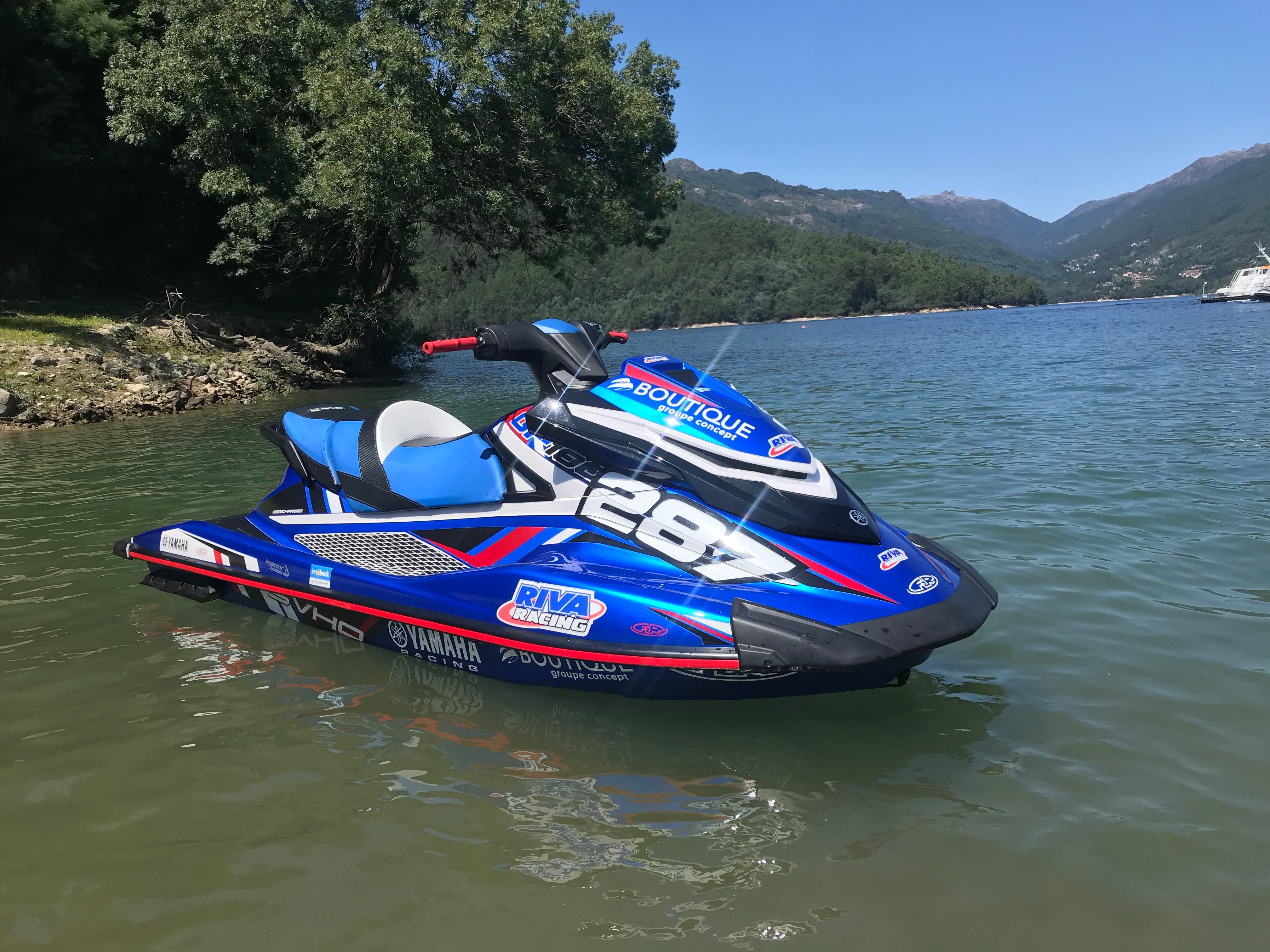 Yamaha GP 1800 R